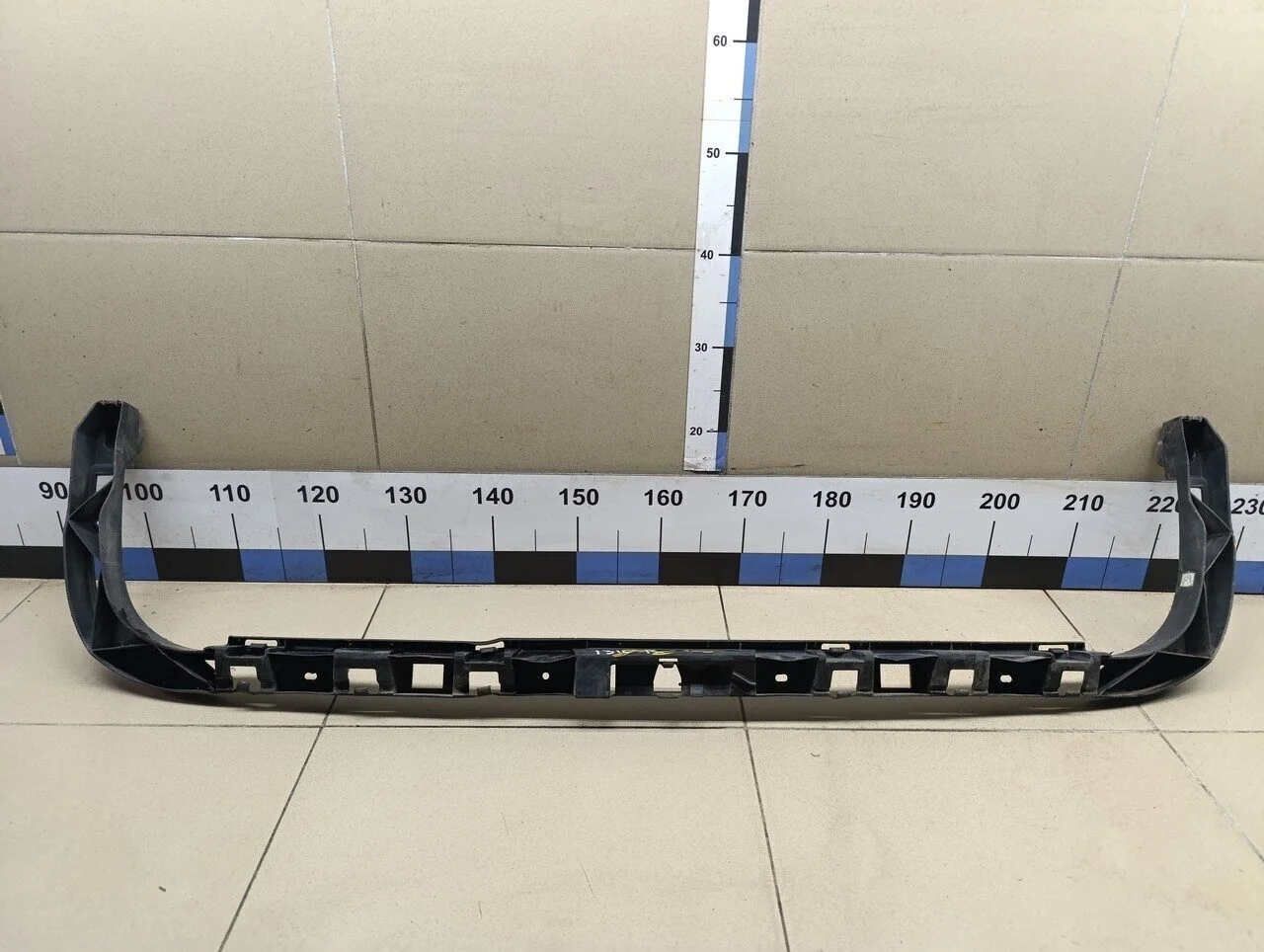 Направляющая заднего бампера Passat [B6] 2005-2010