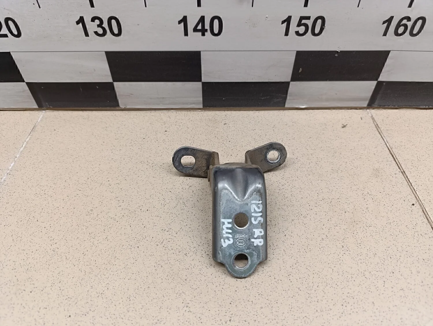 Петля двери задней правой нижняя Solaris 2010-2017