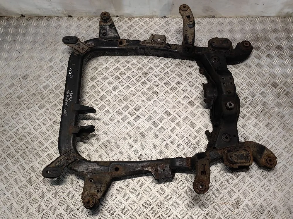 Подрамник Opel Astra H