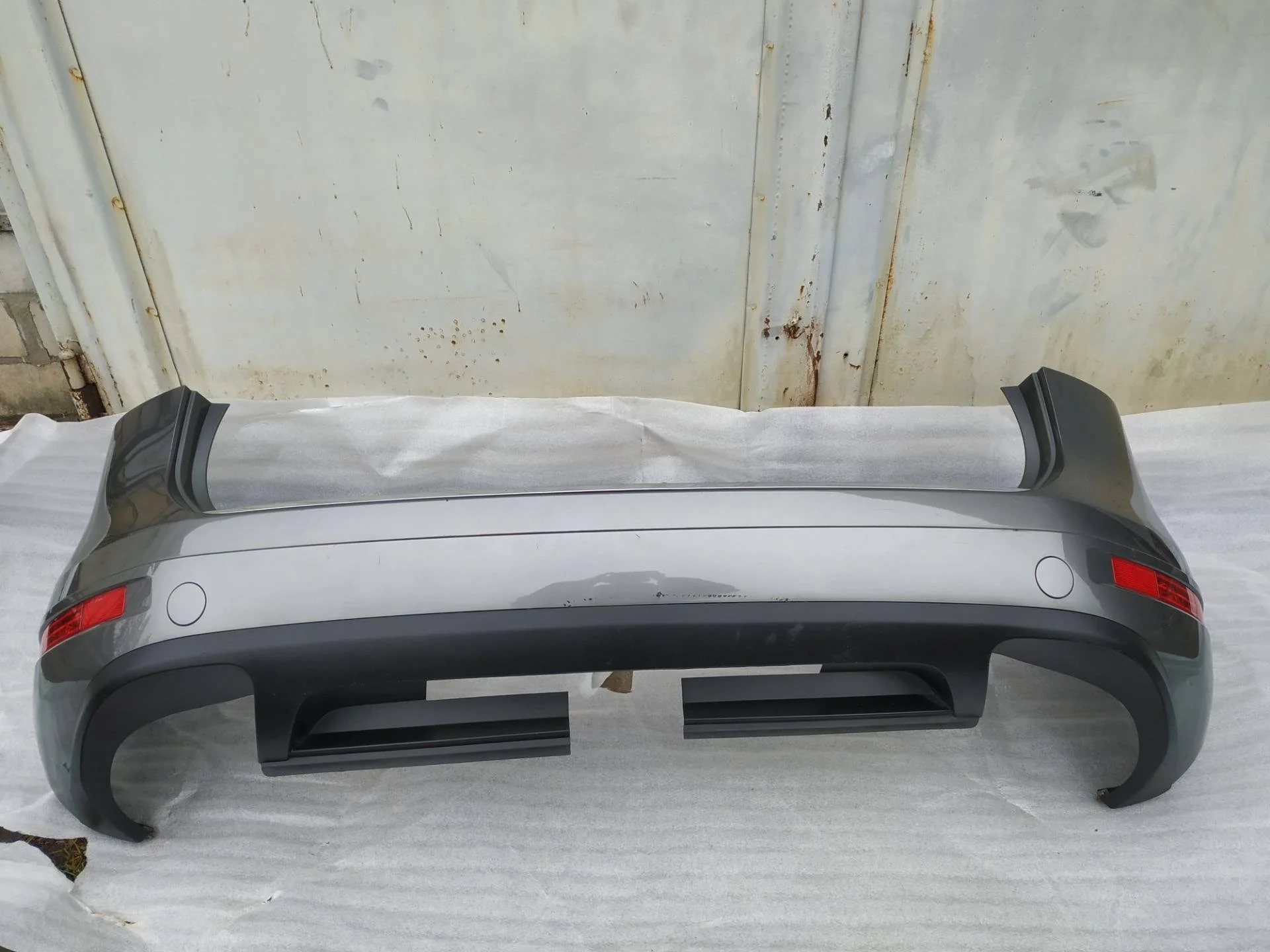 бампер задний Volkswagen Touareg 7P6 2011