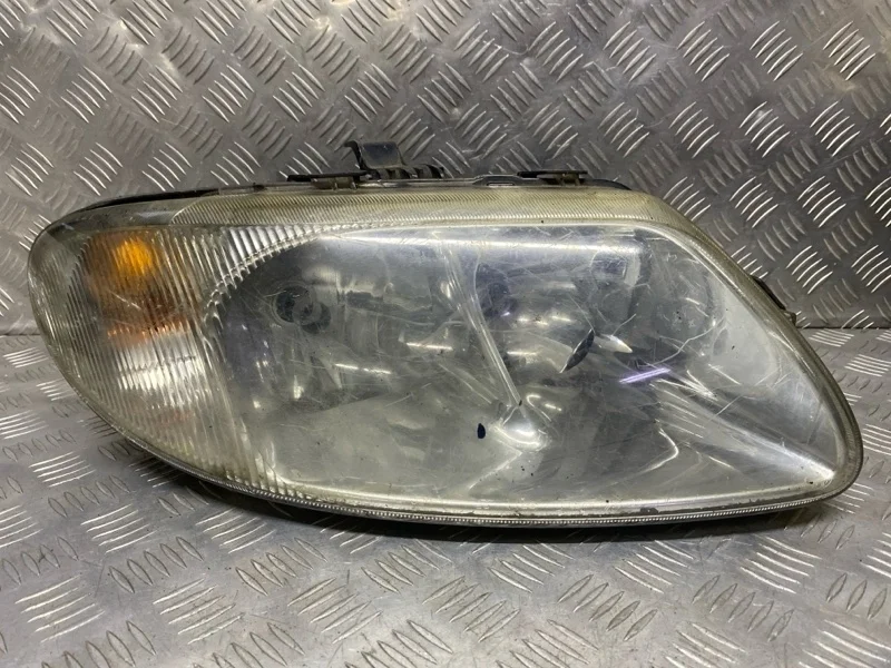 Фара правая Chrysler Grand Voyager Iv (2001-2007) 2003 04857702AB 2.5 D