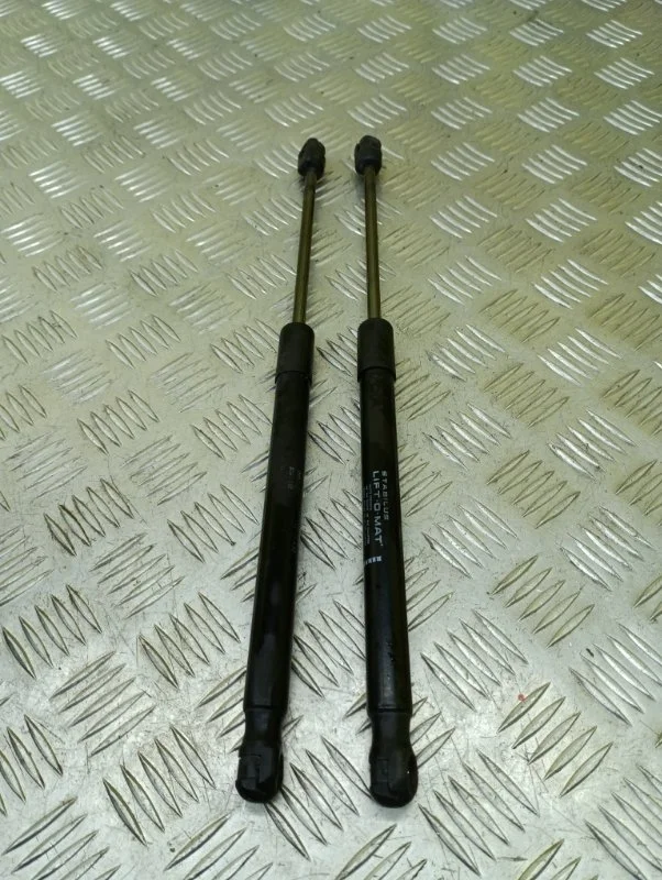 Амортизатор крышки багажника (3-5 двери) Dacia Duster 2010-2017 2014 904520004R 1.5 D K9K858