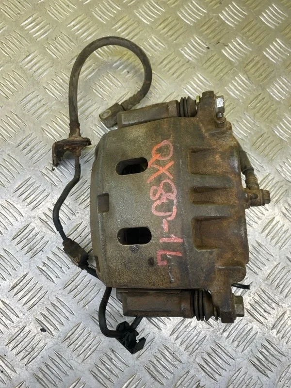 Суппорт передний левый Infiniti Qx80 (2013-2020) 2014 41011ZC60A 5.6 I VK56VD