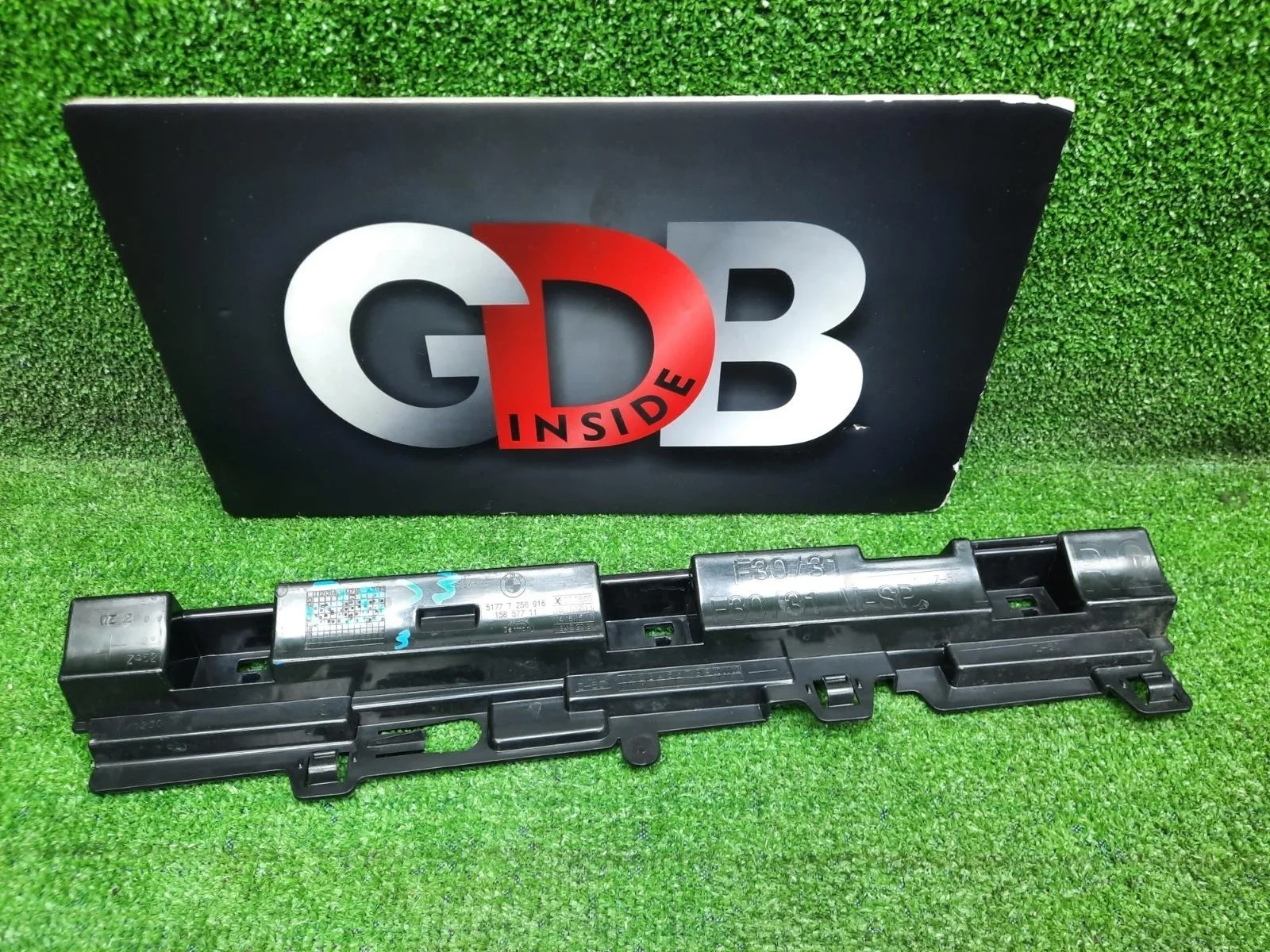 Кронштейн порога BMW 3 series 12.12.2017 51777256916 F30 B48B20A, правый