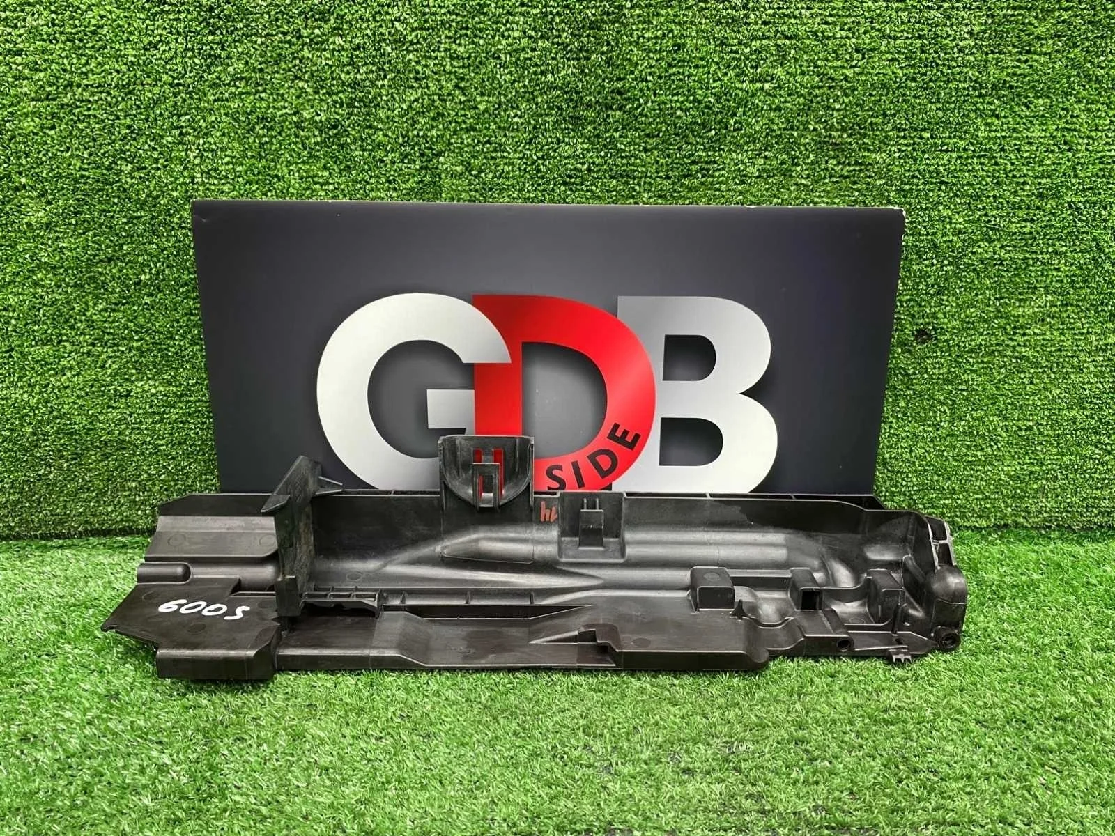 Кронштейн радиатора BMW X1 10.11.2011 17107524914 E84 N20B20A, передний правый