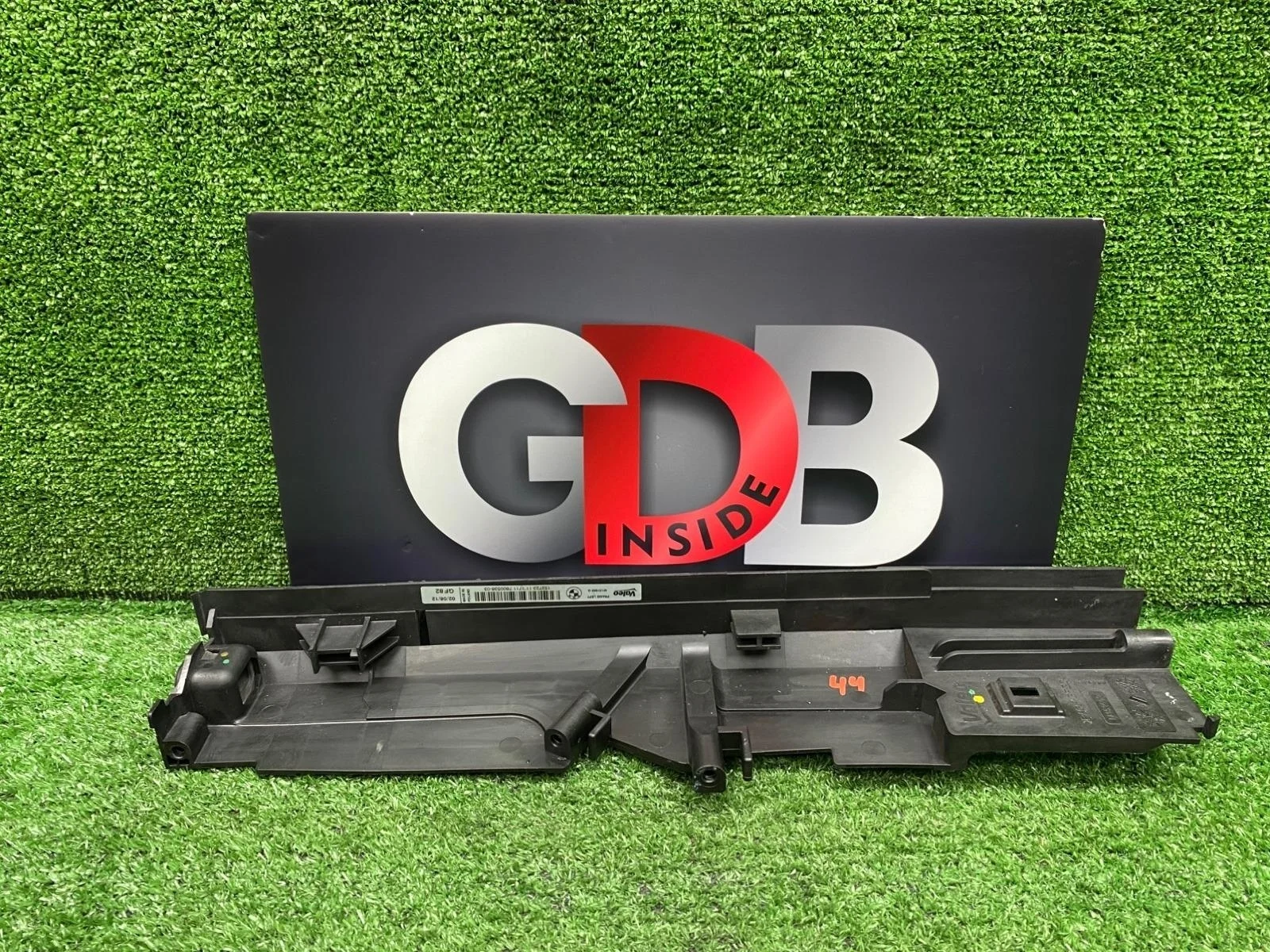 Кронштейн радиатора BMW 3 series 27.08.2012 17117600536 F30 N55B30A, передний левый