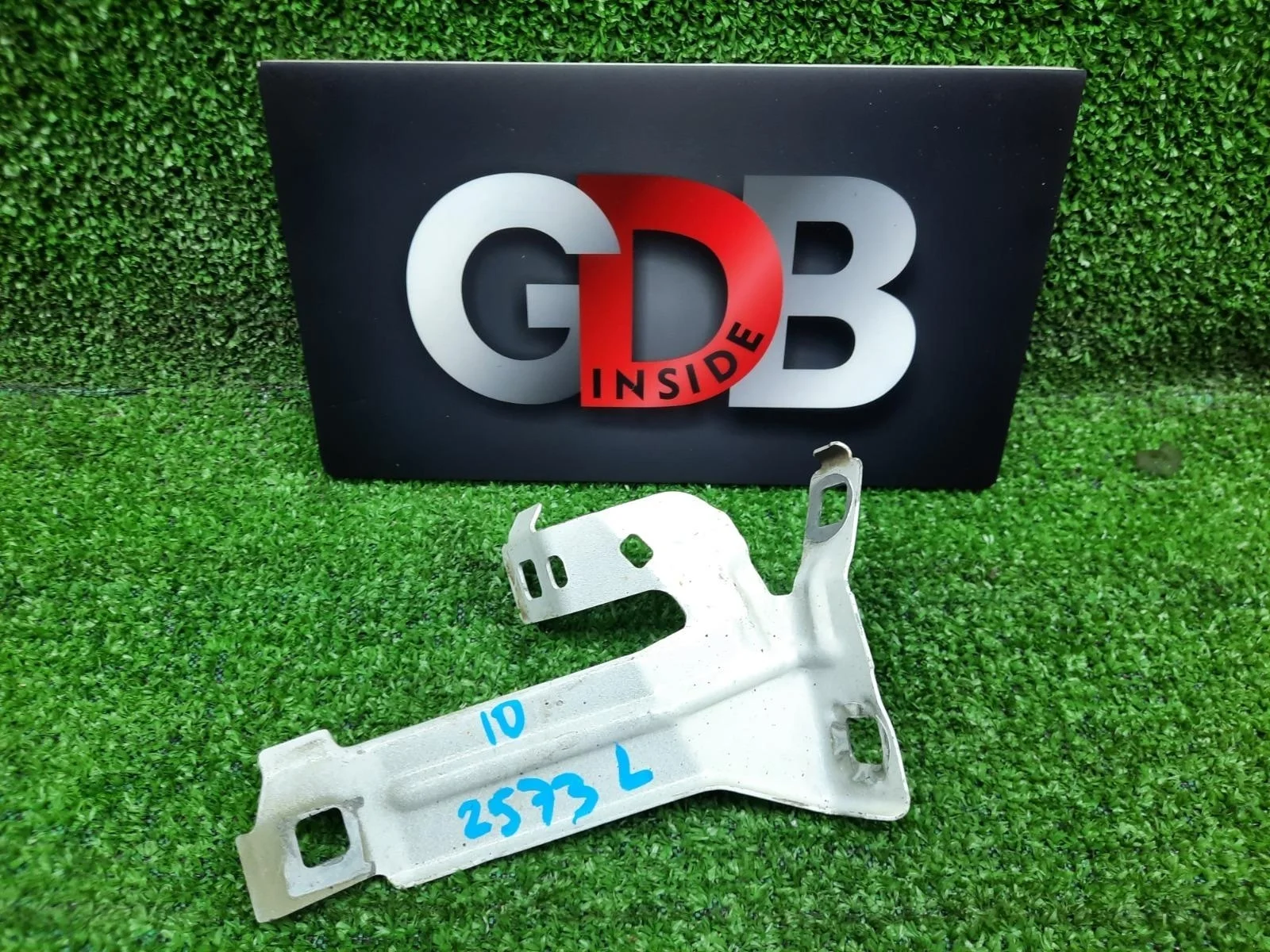 Кронштейн крыла BMW 3 series 12.12.2017 41357298037 F30 B48B20A, передний левый