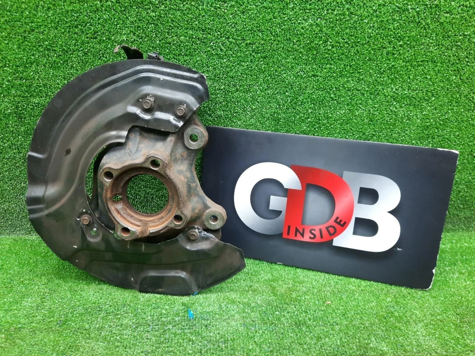 Кулак поворотный BMW X1 09.10.2014 33326788049 E84 N20B20A, задний левый