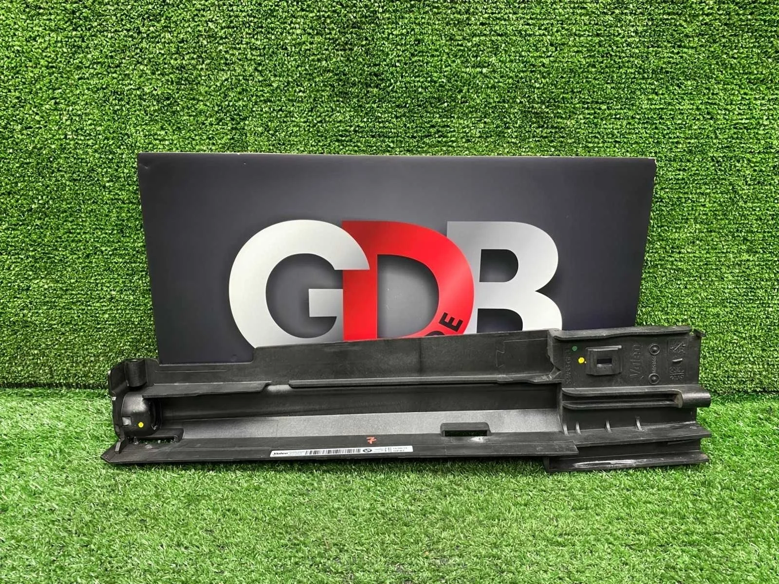 Кронштейн радиатора BMW 1 series 22.06.2015 17117600537 F20 N13B16A, передний правый