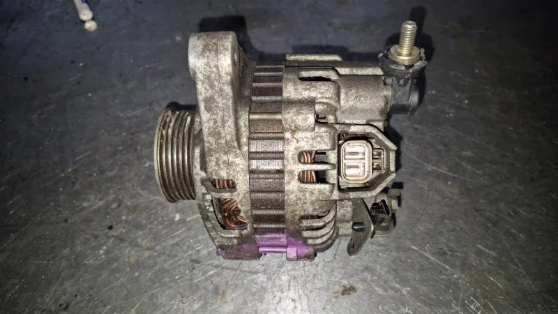 Генератор Nissan Serena 2000 C24