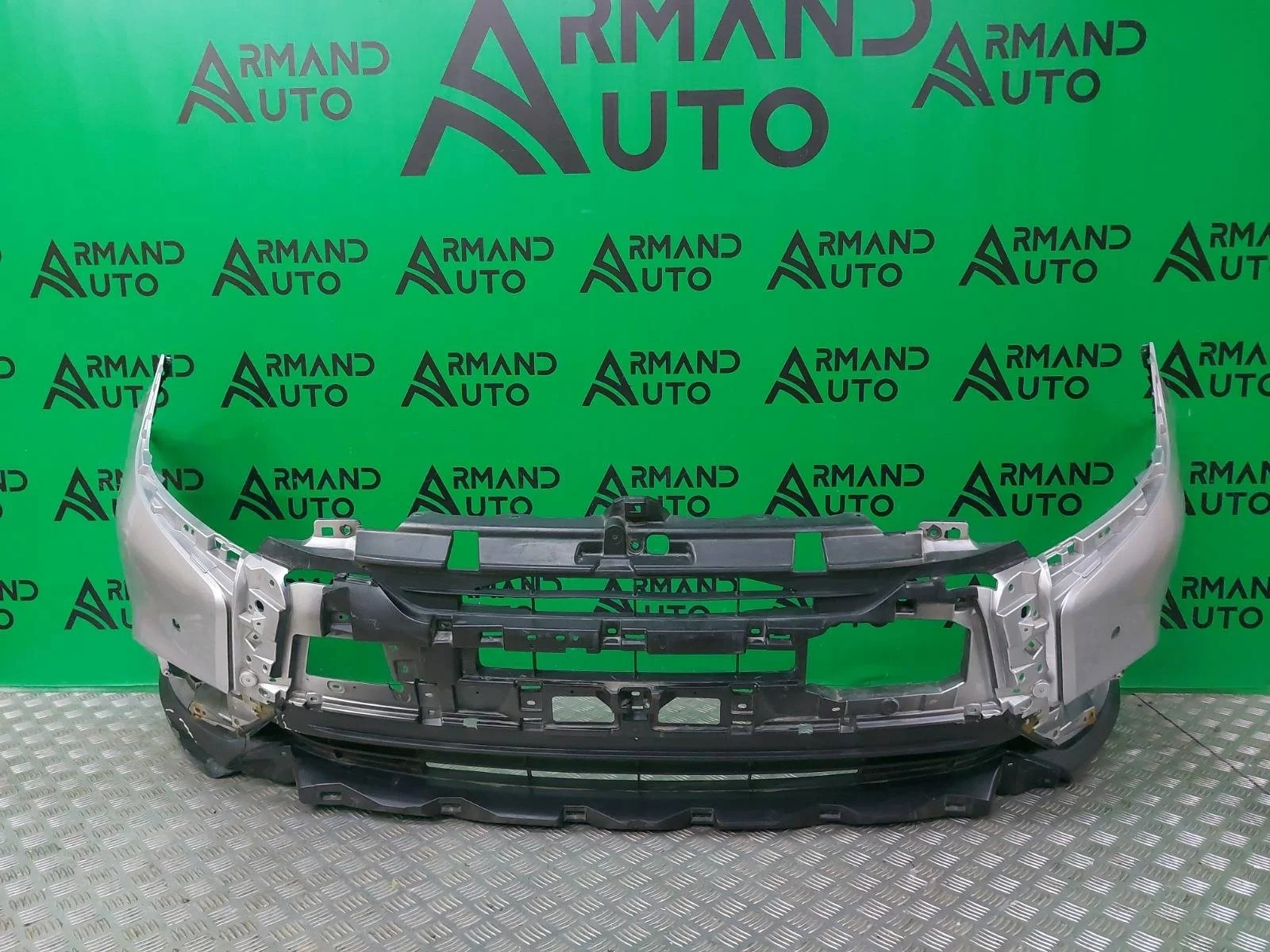 Бампер Mitsubishi Outlander 2018-нв 3