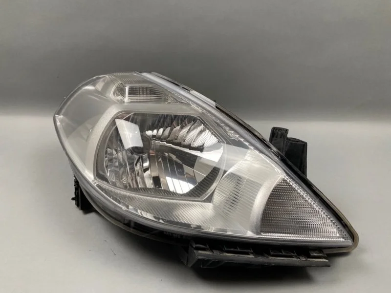 Фара Nissan Tiida 2007-2014 26010EM00A C11, правая