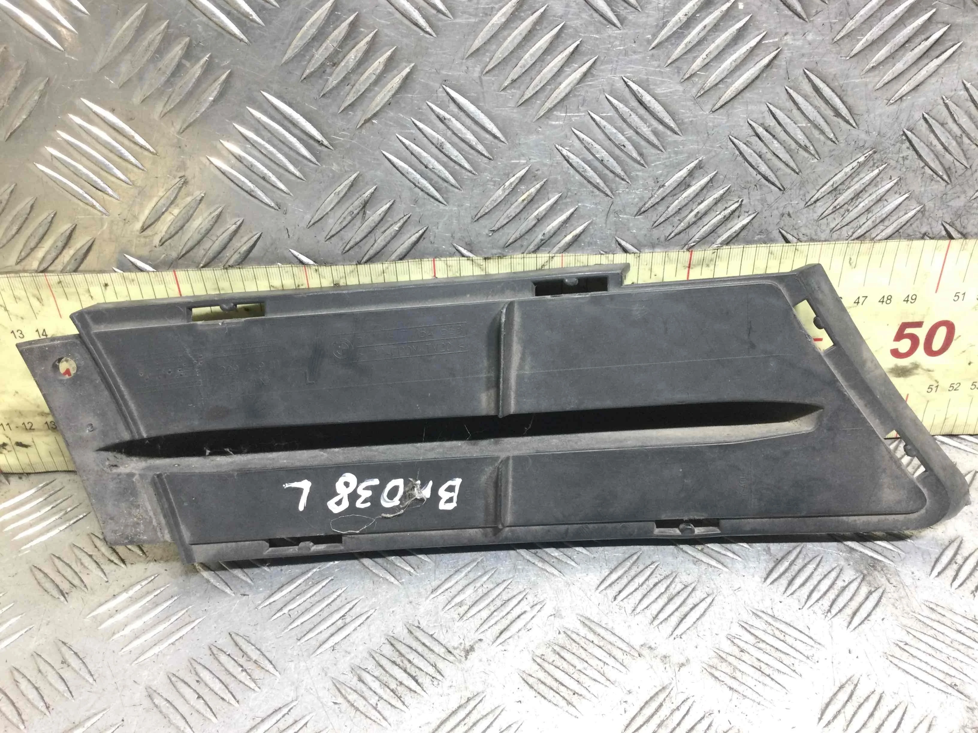 Заглушка (решетка) в бампер передний BMW 3-Series 3-Series E90/E91/E92/E93 2005 - 2010 дизель 2.0  Автомат Седан