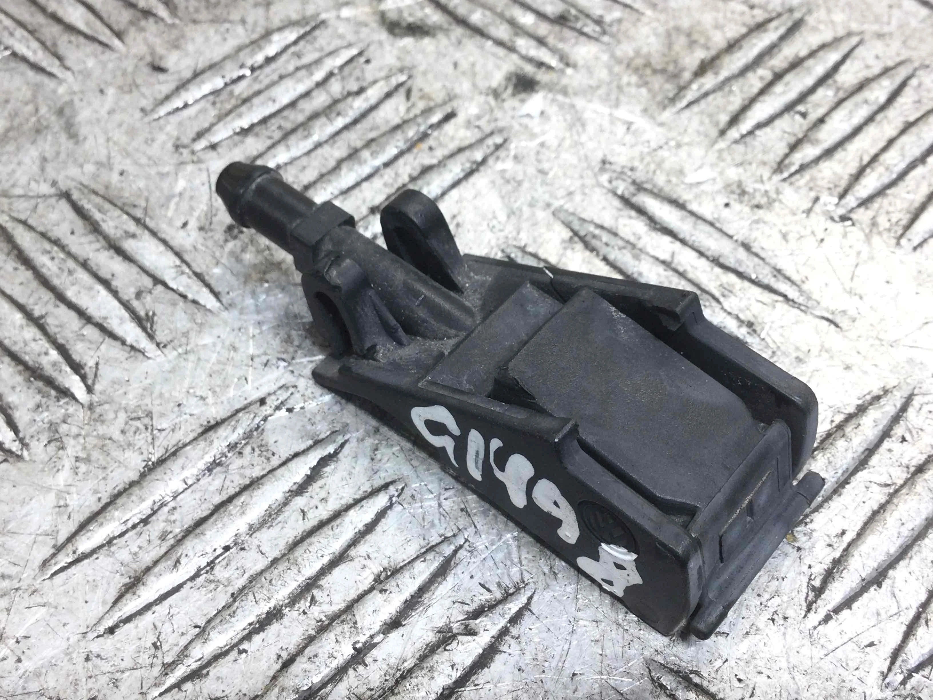 Форсунка омывателя Volkswagen Polo 4 поколение (2001-2005) бензин 1.2 i Механика Х/б