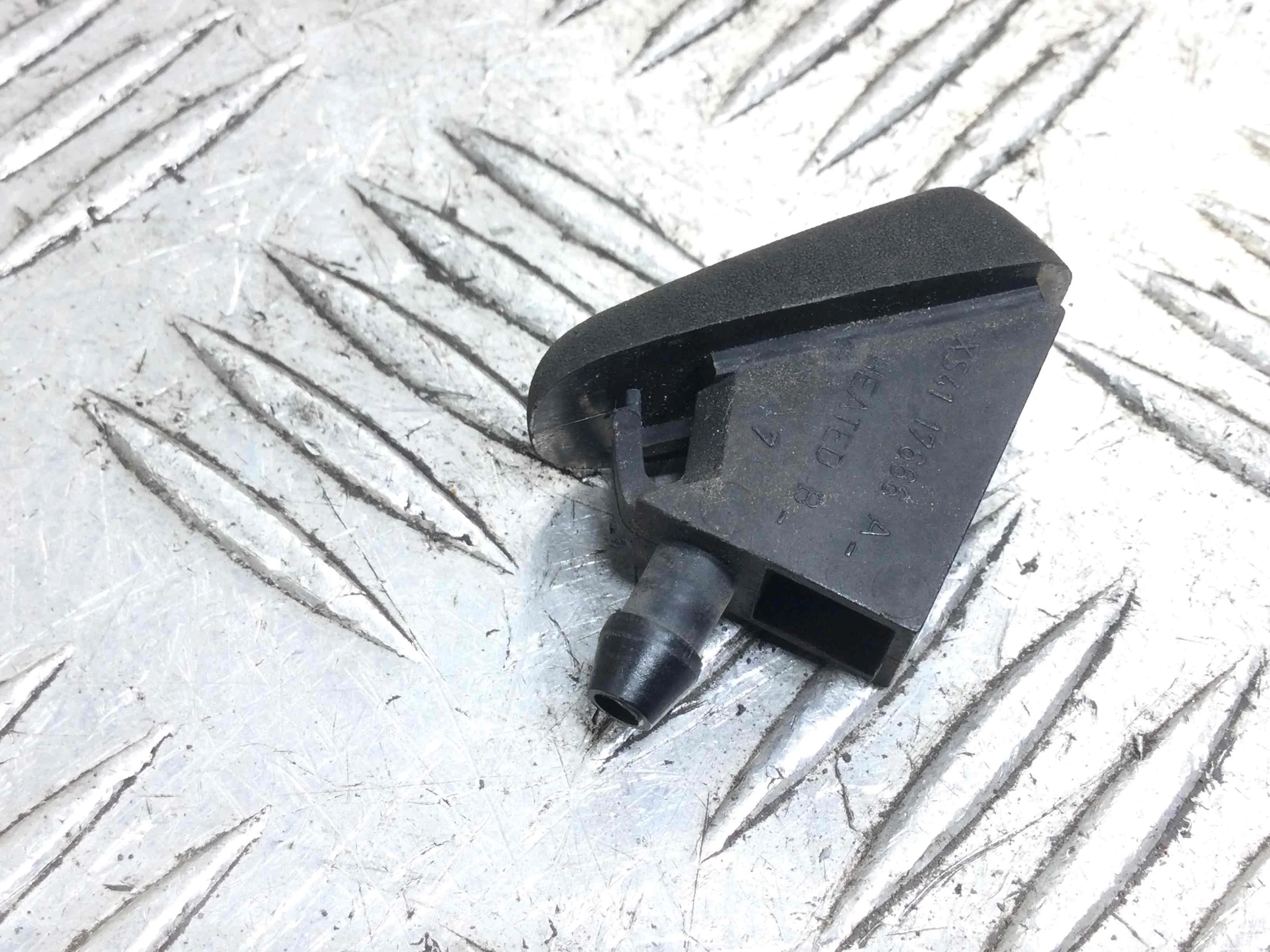 Форсунка омывателя Ford Focus 1 поколение [рестайлинг] (2001-2005) бензин 1.6 i Механика Седан