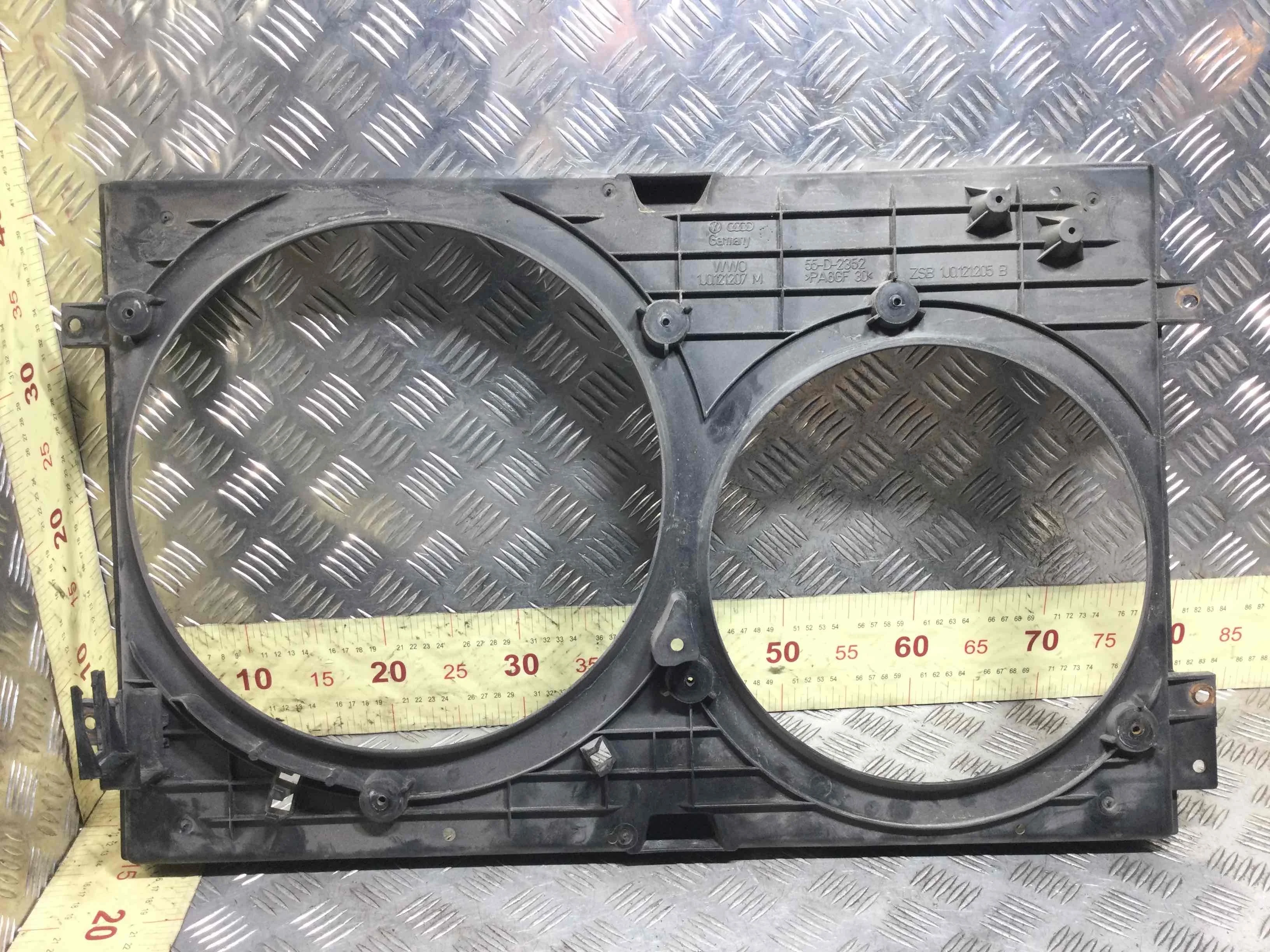 Диффузор вентилятора Audi A3 8L (1996-2000) бензин 1.6 i Механика Х/б