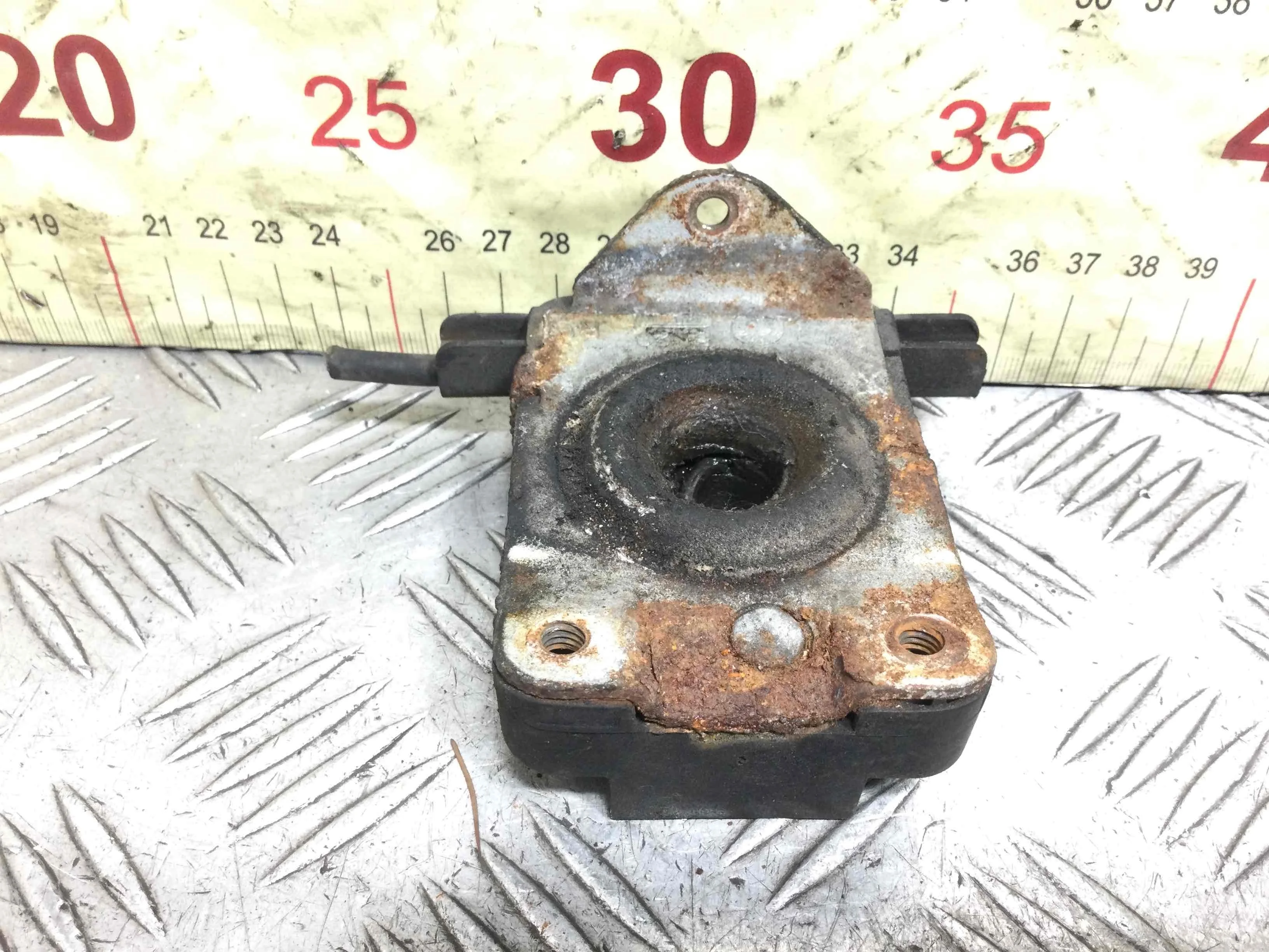 Замок капота Land Rover Range Rover 3 поколение (2002-2005) бензин 4.4