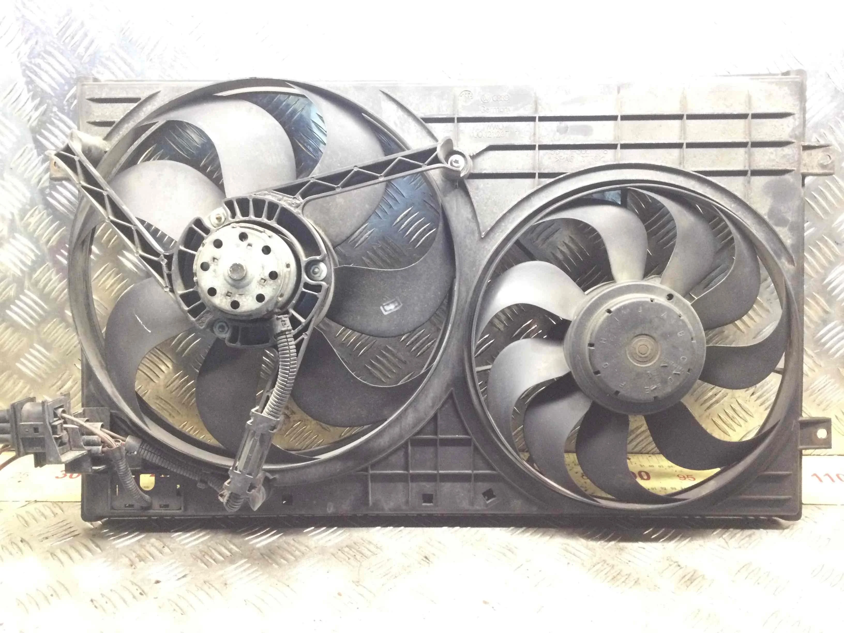 Вентилятор радиатора Volkswagen Golf 4 поколение (1997-2004) бензин 1.6 i Механика Универсал