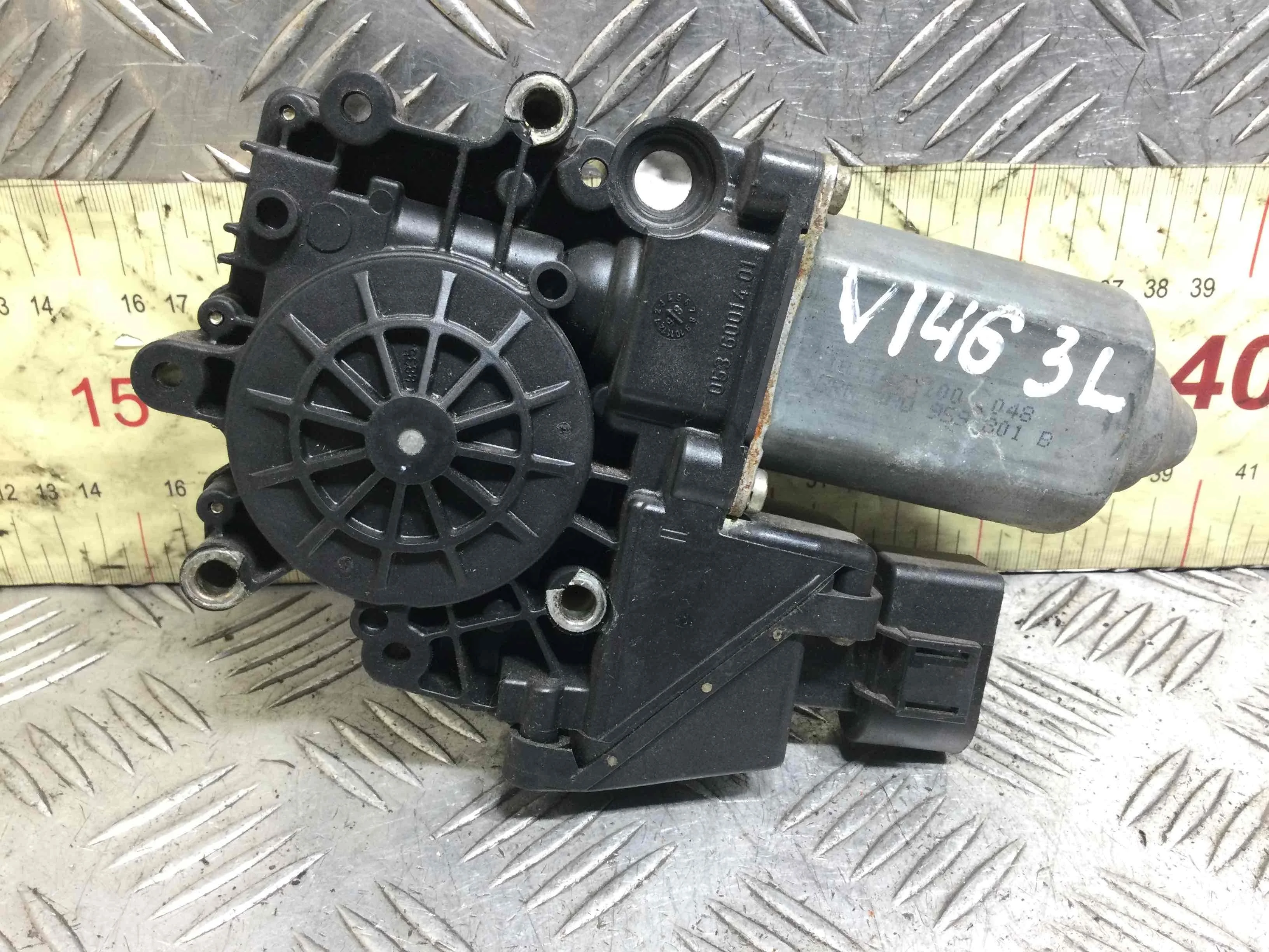 Моторчик стеклоподъемника задний левый Audi A6 C5/4B (1997-2004) дизель 2.5 TDI Механика Универсал