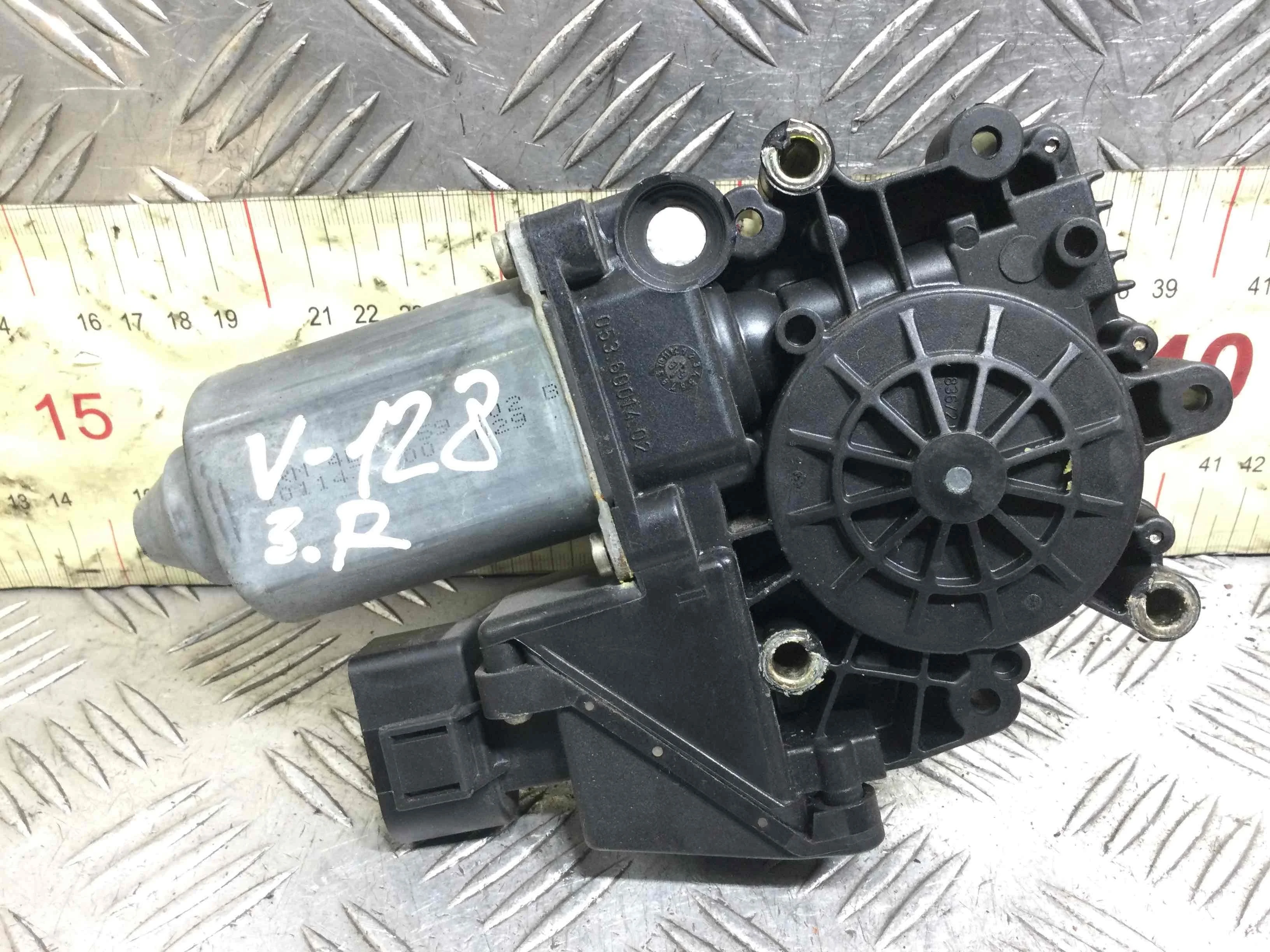 Моторчик стеклоподъемника задний правый Audi A6 C5/4B (1997-2004) дизель 2.5 TDI Автомат Универсал