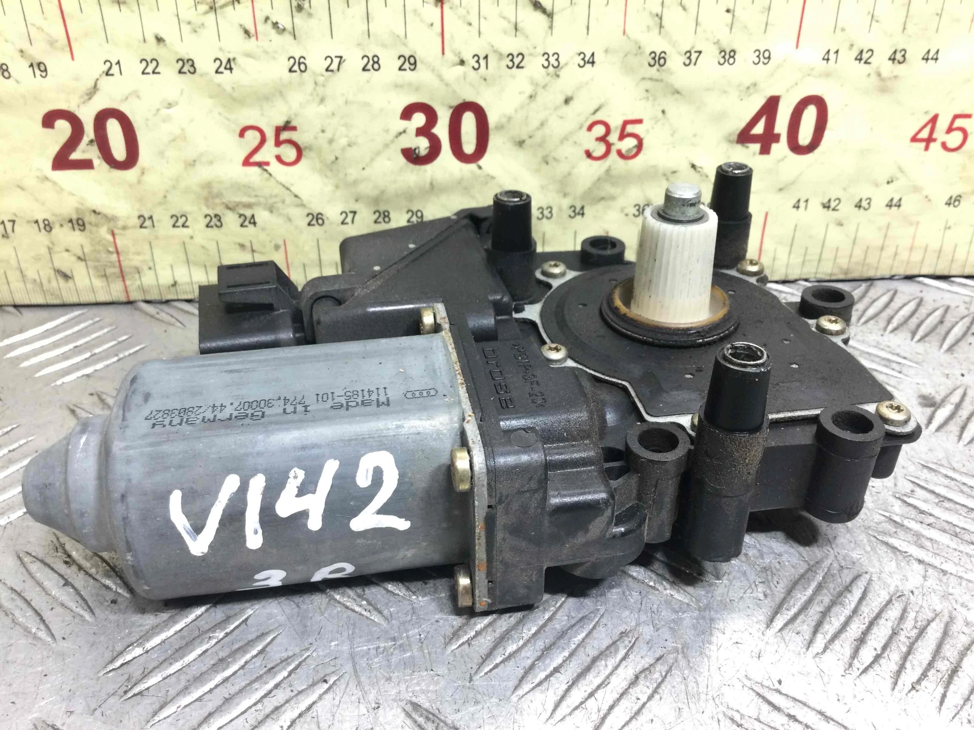 Моторчик стеклоподъемника задний правый Audi A6 C5/4B (1997-2004) дизель 2.5 TDI Механика Седан