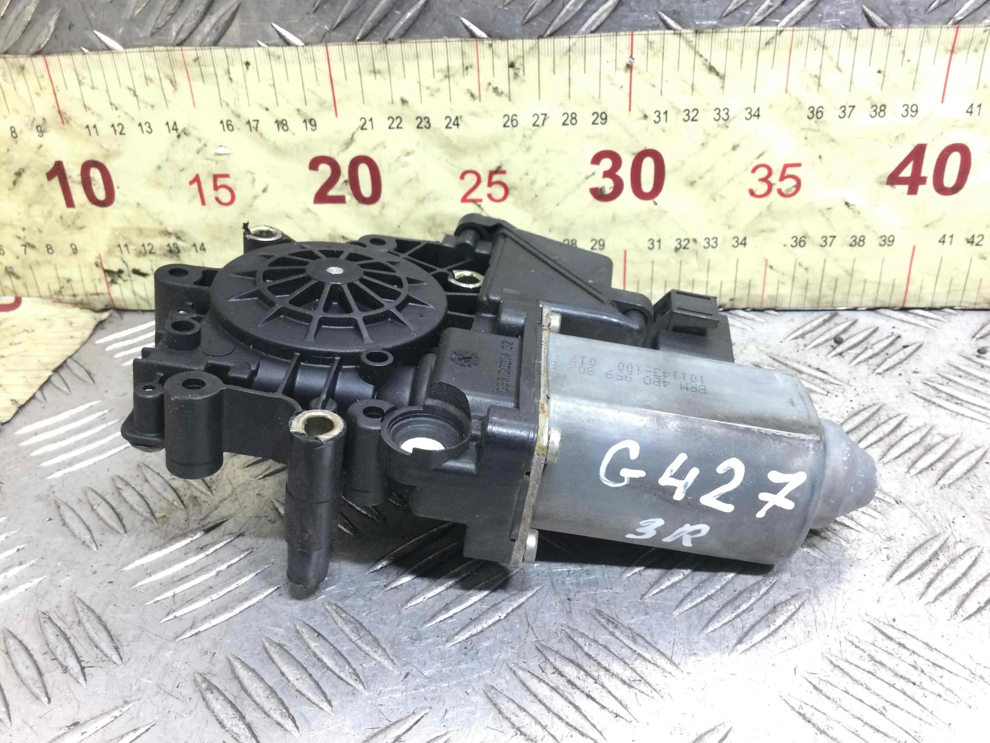 Моторчик стеклоподъемника задний правый Audi A6 C5/4B (1997-2004) бензин 2.4  Механика Седан