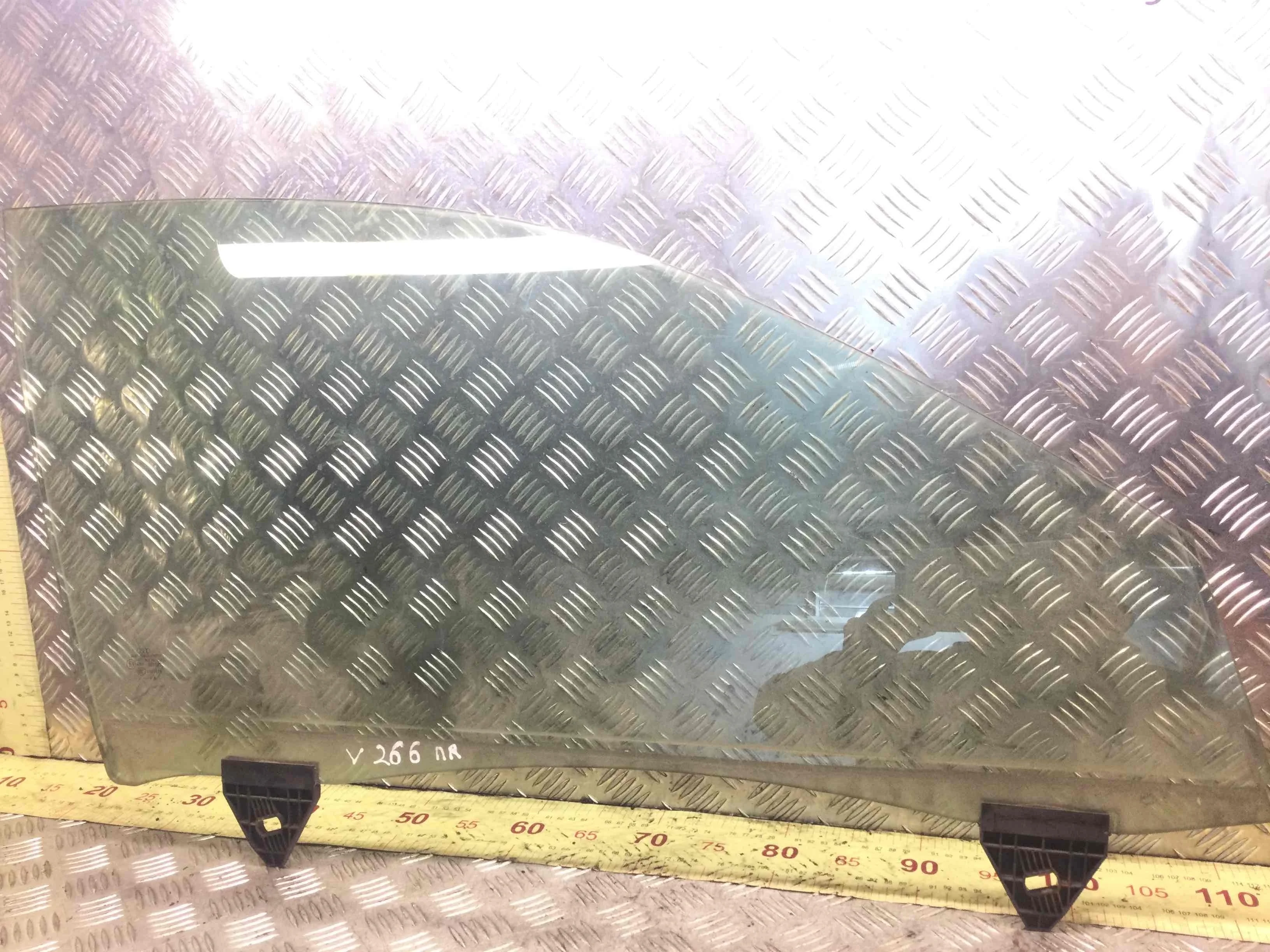 Стекло двери передней правой Audi A4 B6 (2000-2005) дизель 2.5 TDI Автомат Универсал