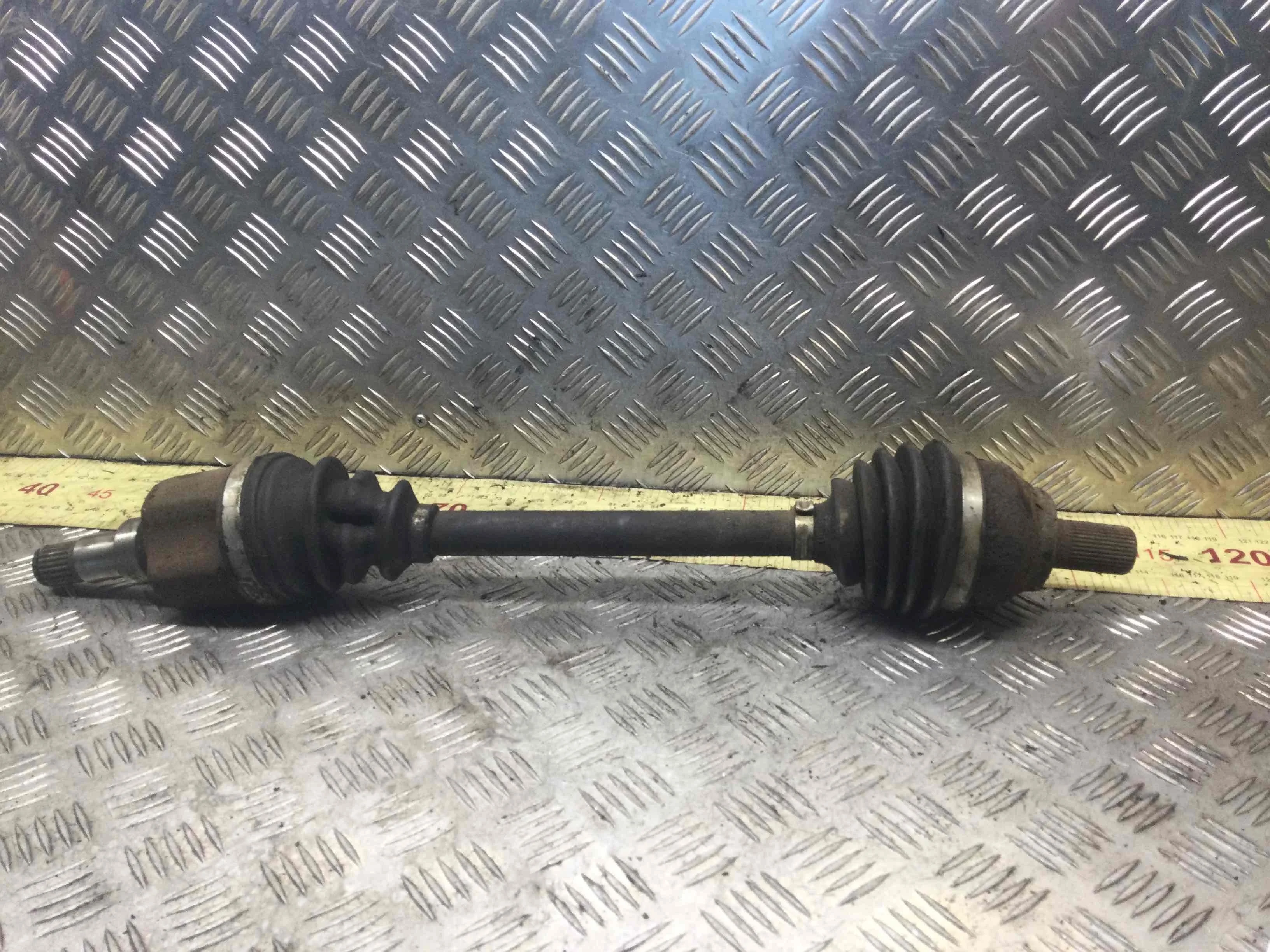 Полуось передняя левая (приводной вал, ШРУС) Ford Focus 2 поколение (2005-2008) бензин 1.6 i Механика Х/б