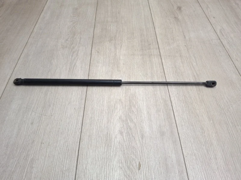 Упор капота Porsche Cayenne 2003-2010 955