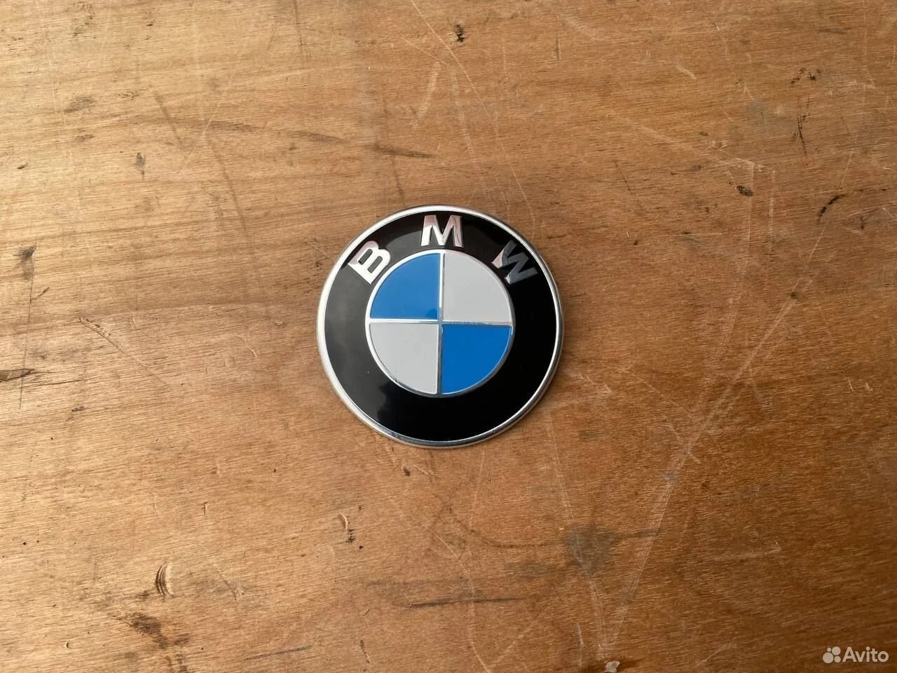 Значок на капот багажник bmw 320 520 730 x3 x5 x6