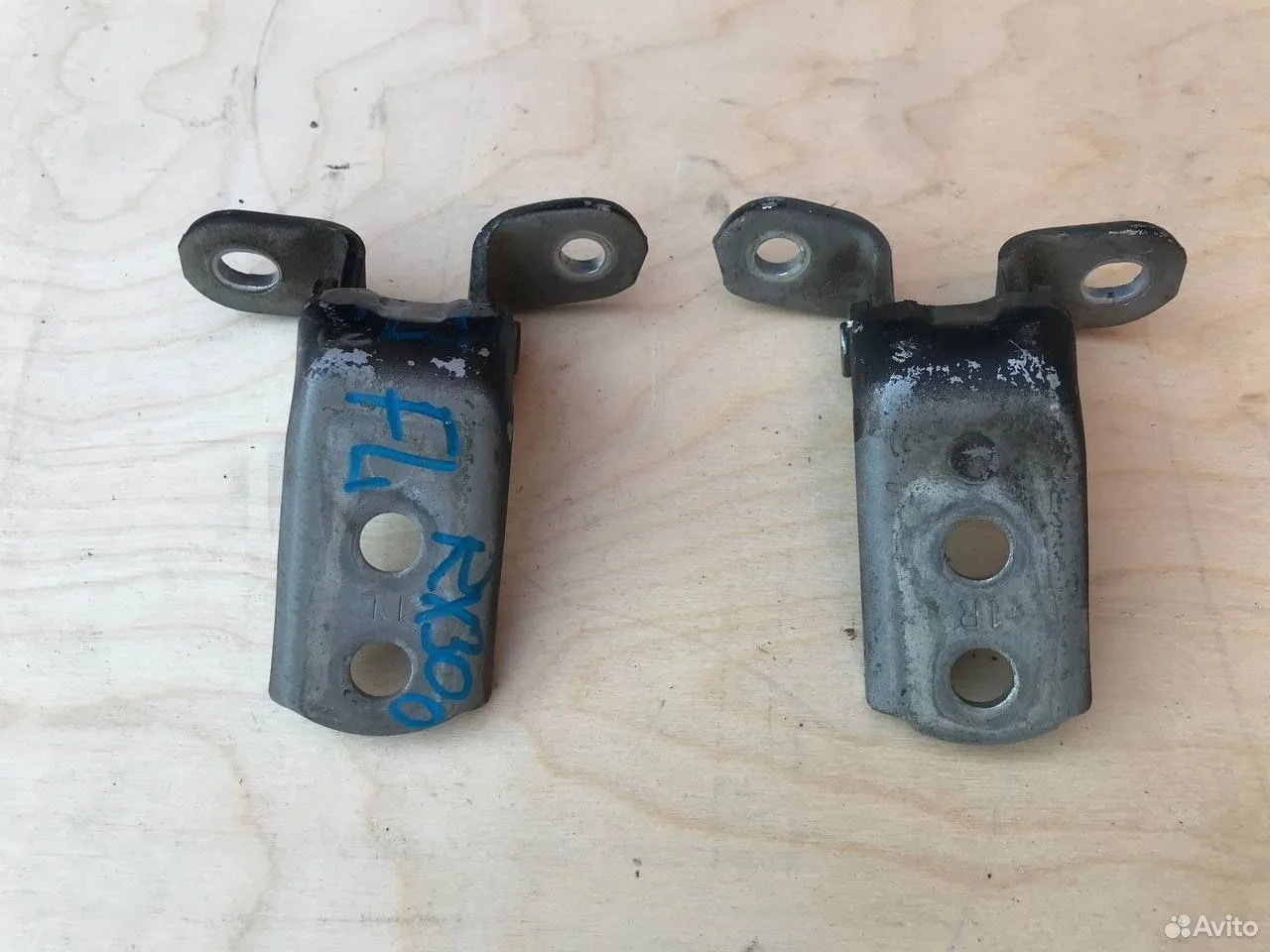 Петли передней левой двери lexus rx300 mcu15