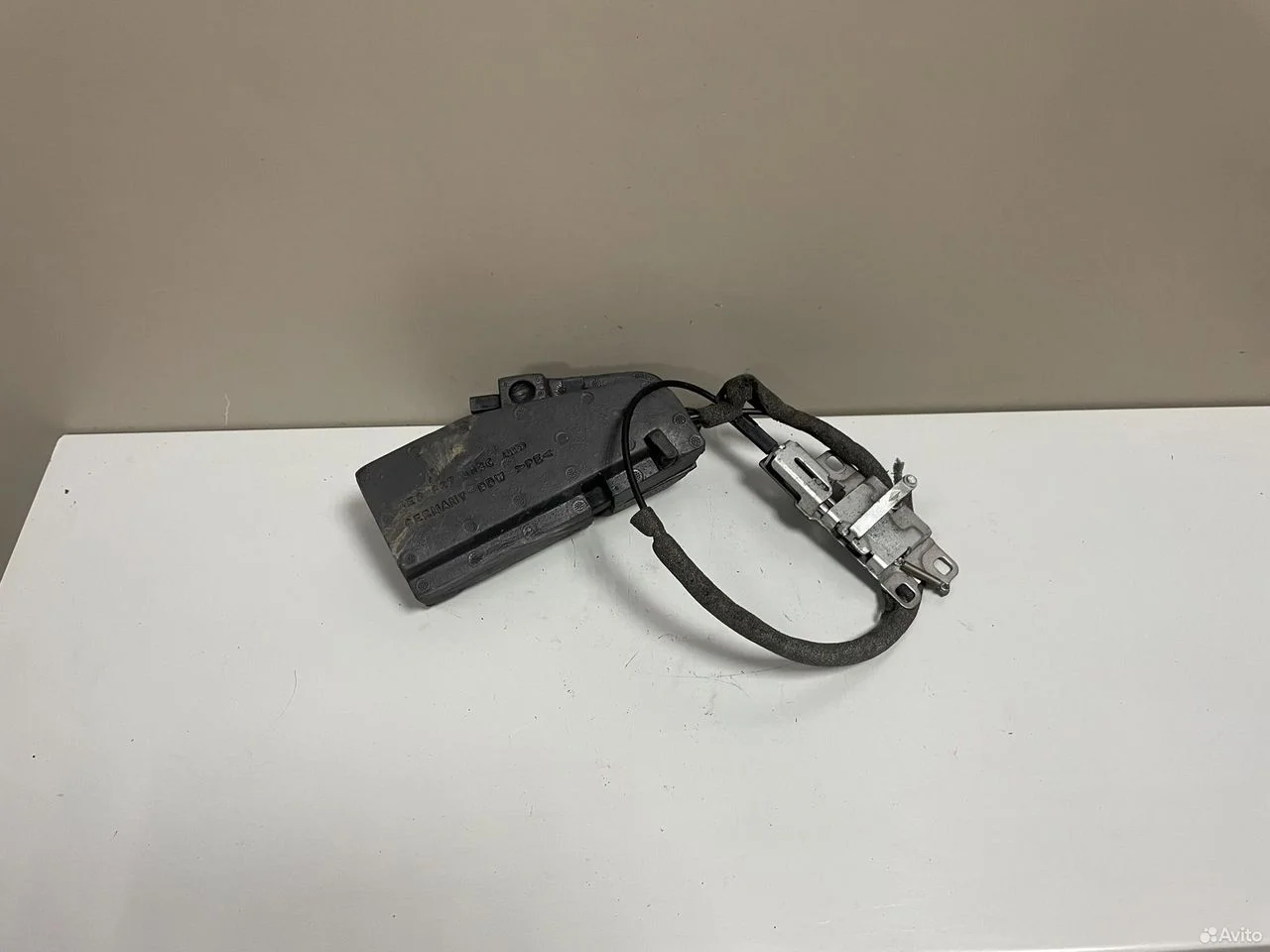 Доводчик багажника 4e0827383c audi a8 4e d3