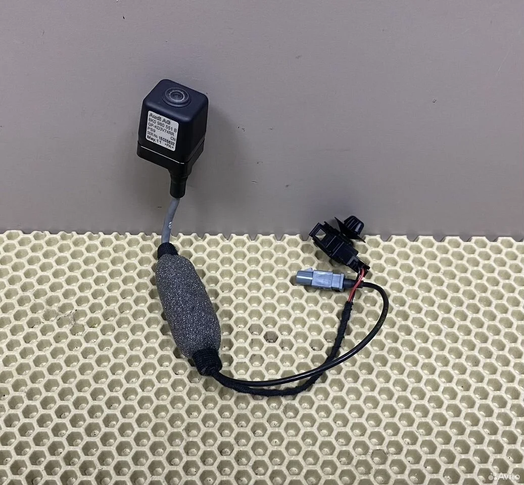 Камера заднего вида audi a8 d4 4h 8k0980551b