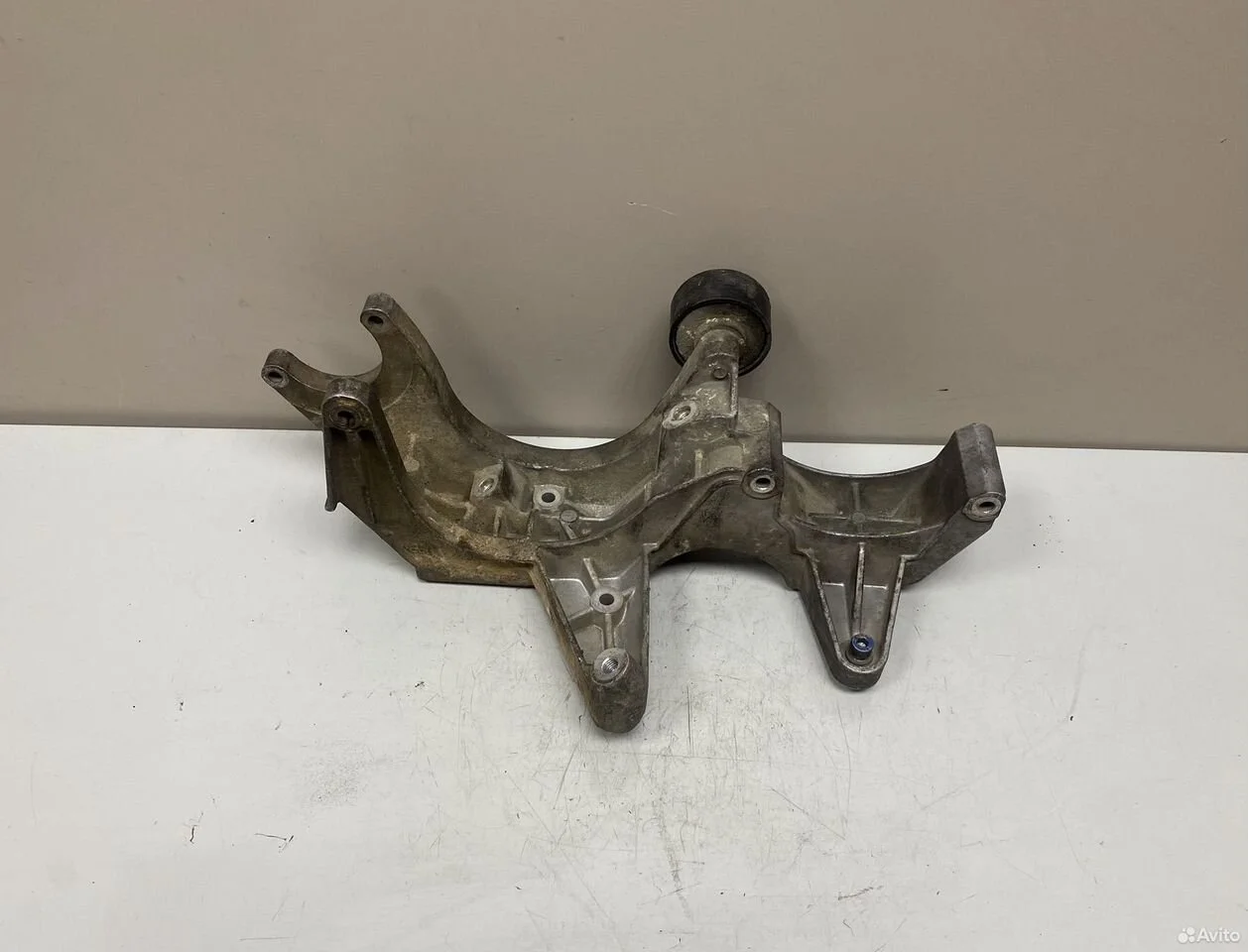 Кронштейн генератора audi q7