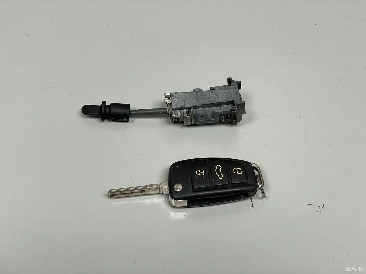 Ключ + личинка audi q3 8u