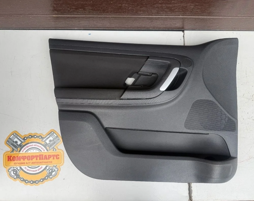 Обшивка (карта) двери передней левой Skoda Fabia II (2007—2010)