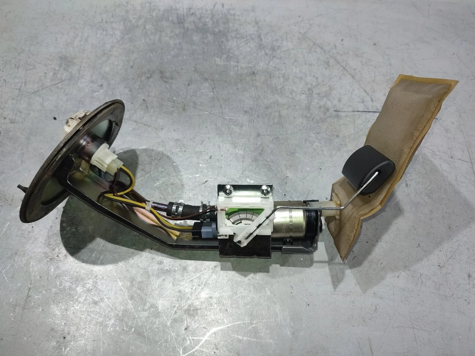 Датчик уровня топлива (топливозаборник) SsangYong Rexton 2005 Y200