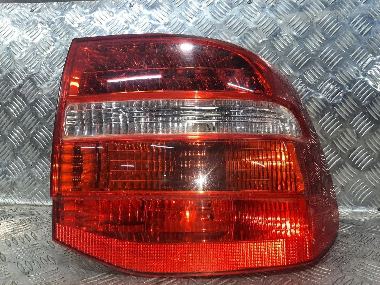 фонарь задний правый Porsche Cayenne 957