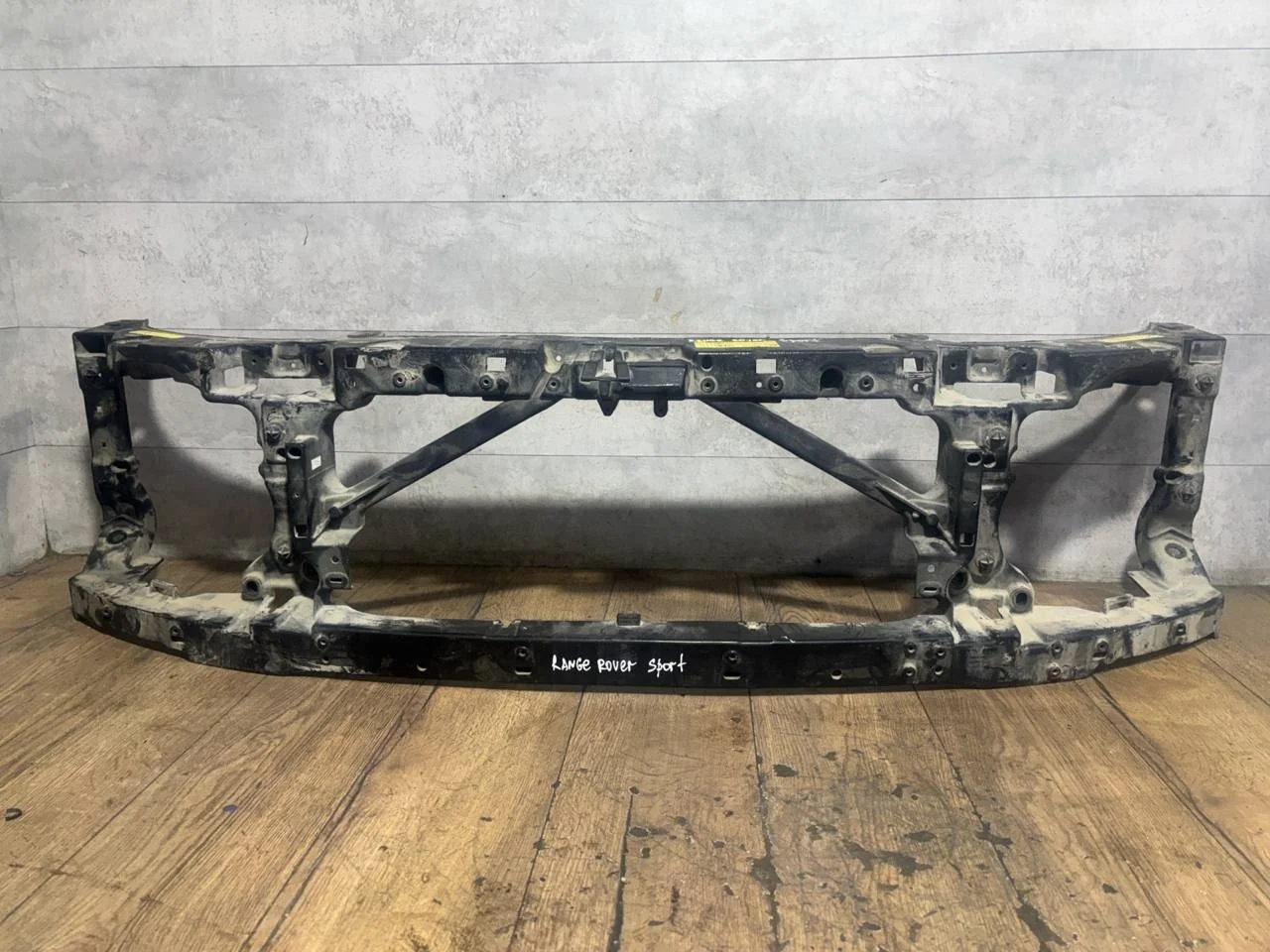 передняя панель (телевизор) Land Rover Discovery 3 L319