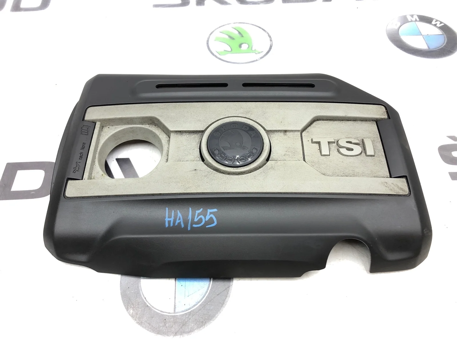 Крышка двигателя декоративная Skoda Octavia 2011 06J103925BJ A5 (1Z) 1.8 CDAB