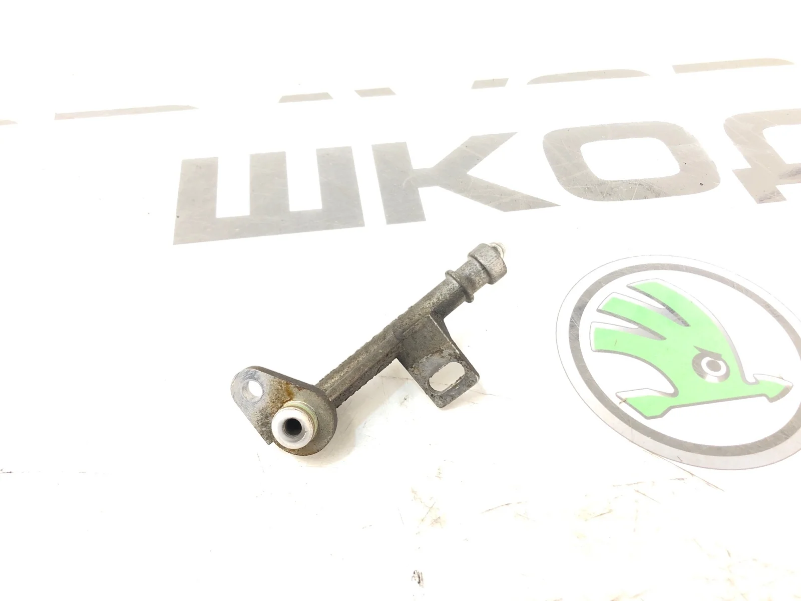 Трубка системы охлаждения Skoda Octavia 2011 06A103212A A5 (1Z) 1.6 BSE