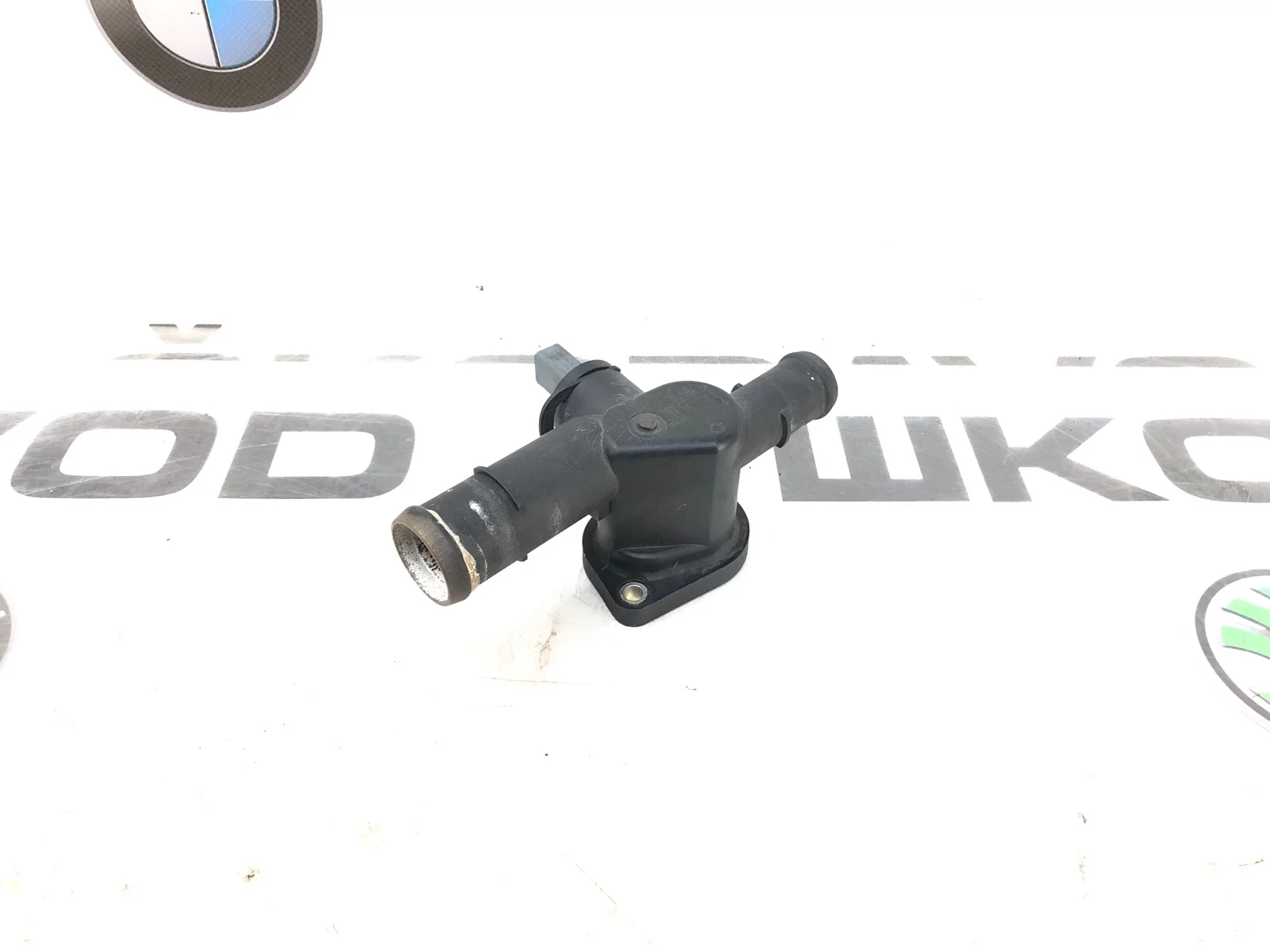 Фланец системы охлаждения Skoda Octavia 2011 06A121133AL A5 (1Z) 1.6 BSE