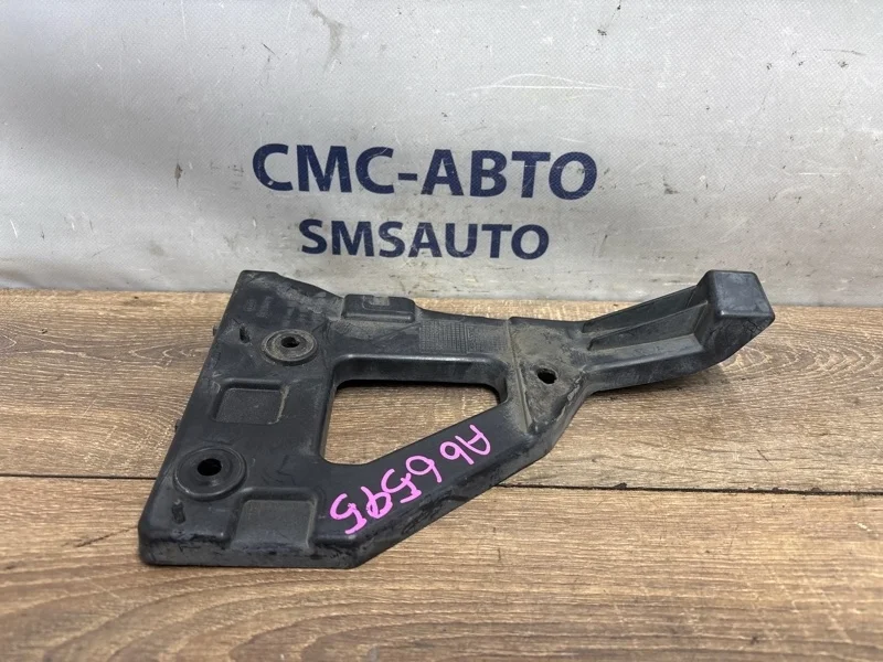 Кронштейн бампера Audi A6 2009 4F0807228 C6 3.0 CAJ, передний правый