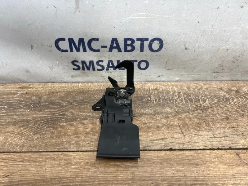 Крюк капота Audi A8 2012 4H0823485C D4 3.0 CGW