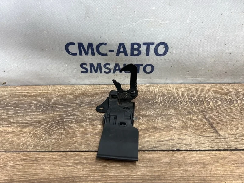 Крюк капота Audi A8 2013 4H0823485C D4 3.0 CRE