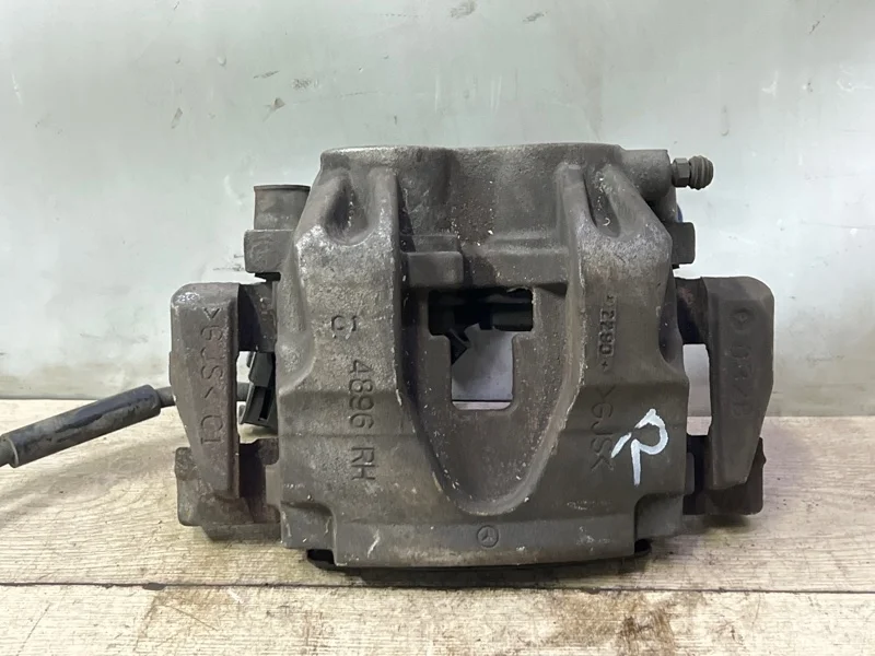 Суппорт Mercedes-Benz ML 2012 A1664210681 W166 642.826, передний правый