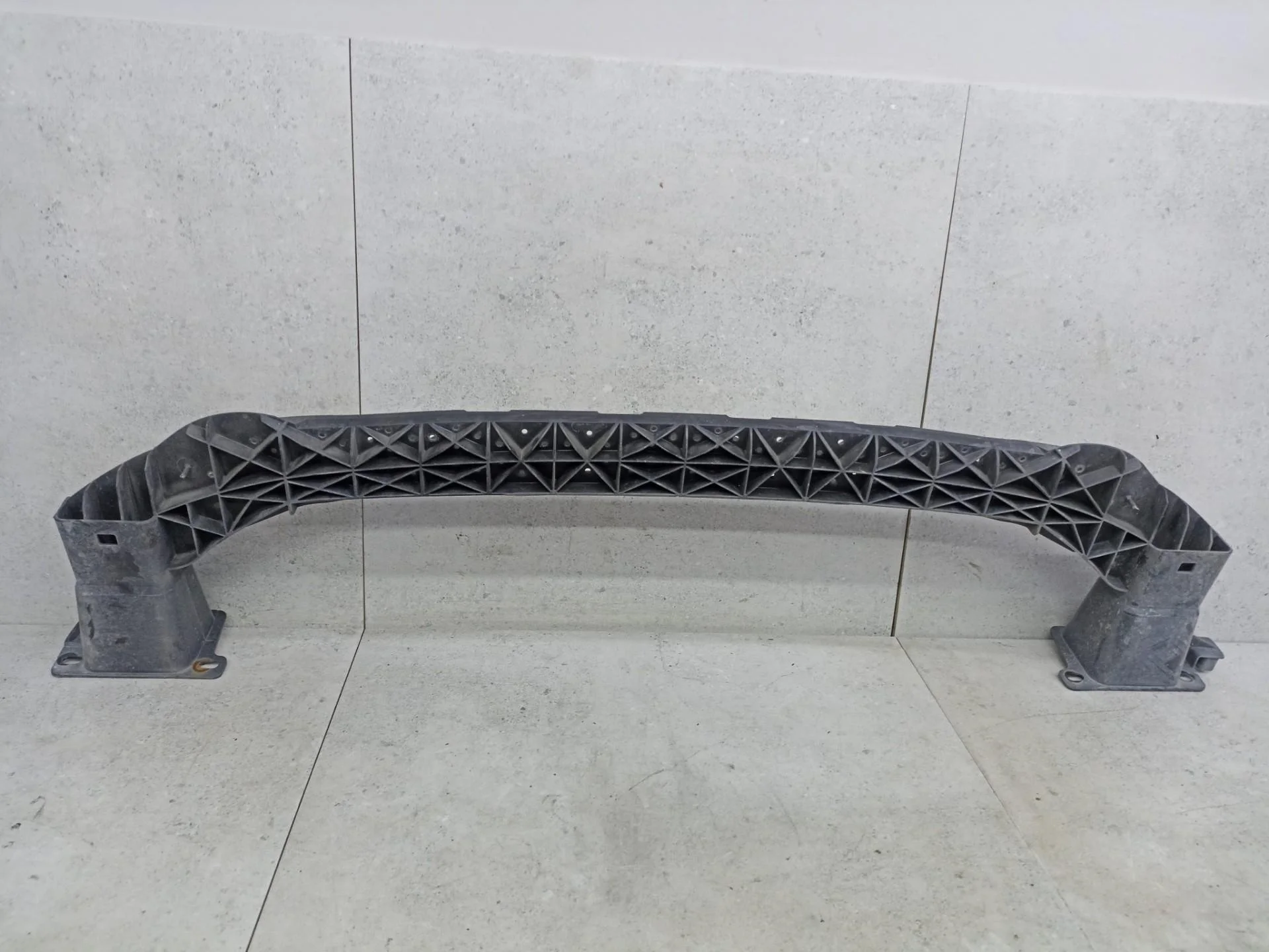 Усилитель переднего бампера нижний Peugeot 308