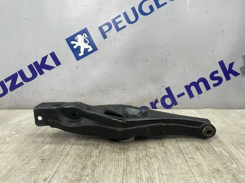 Рычаг подвески Mitsubishi Pajero 2009 V93W