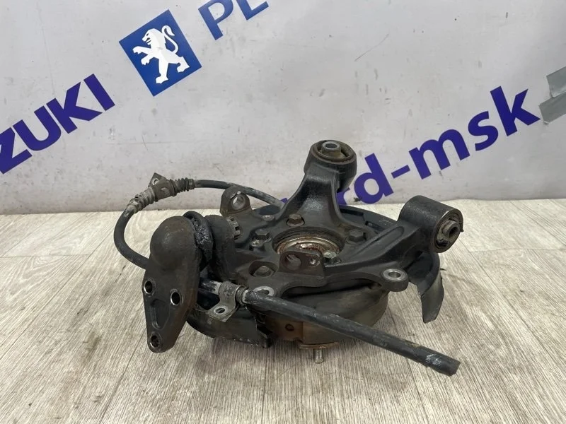 Кулак поворотный Mitsubishi Pajero 2009 V93W