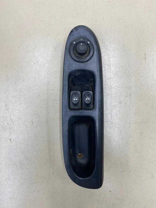 Блок управления стеклоподъемниками передний левый